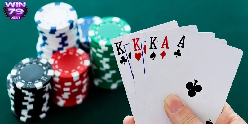 Phân tích cách ra bài của đối thủ để dự đoán
